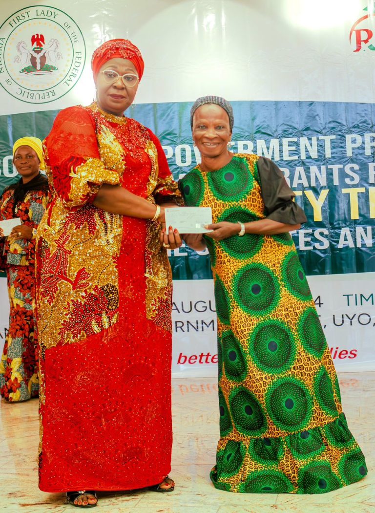 First Lady Empowers 1000 Petty Traders In Akwa Ibom With N50,000 Each
