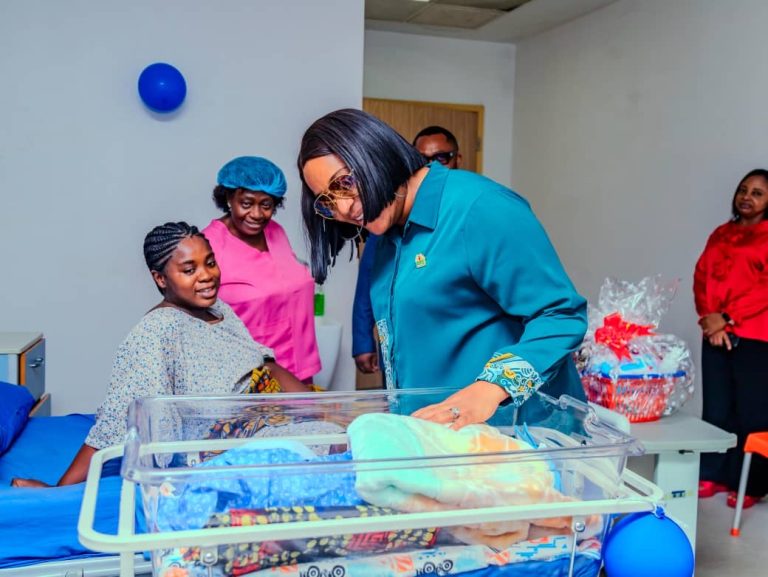Lady Obareki Shows Love to a Family of Triplets
