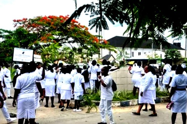 UCTH nurses protest, down tools over colleagues’ arrest
