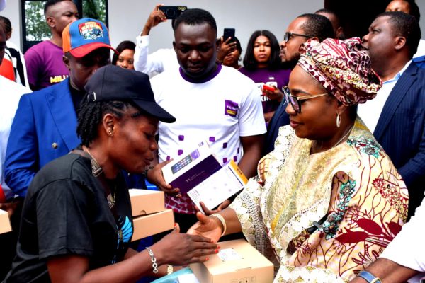 Gov Otu’s Wife Empowers, Celebrates Calabar Street Cleaners